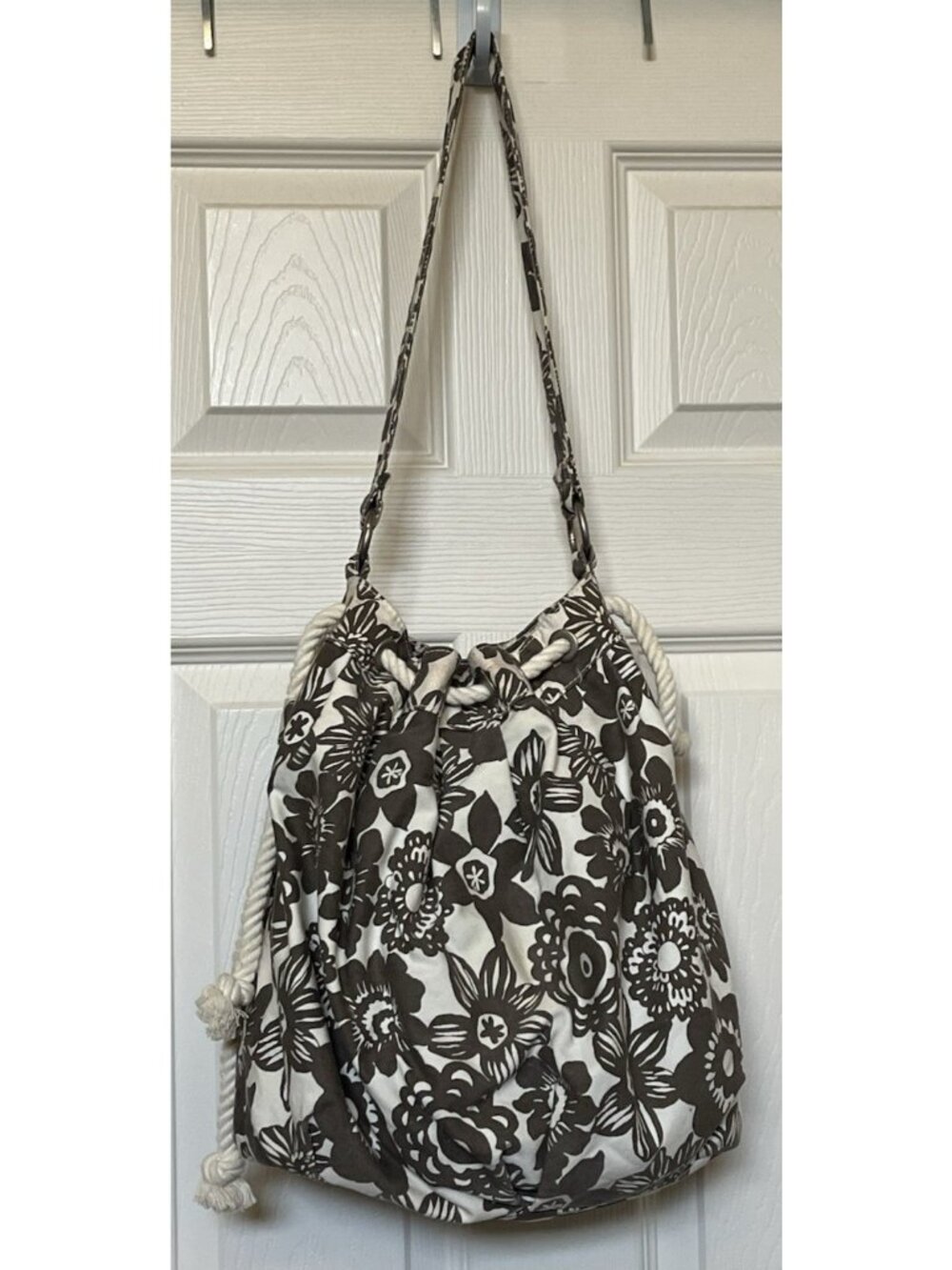 Aeropostale Floral Canvas Drawstring Hobo Shoulder Bag Green White Medium